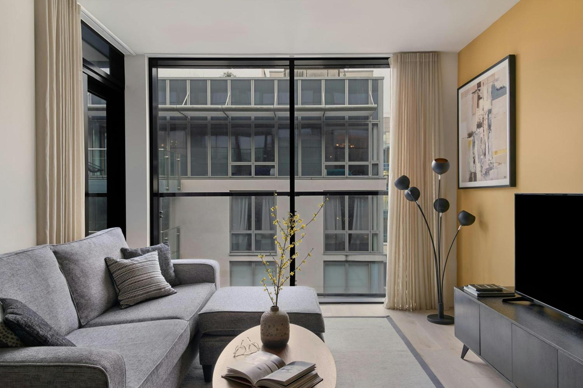 Sonder By Marriott Bonvoy Britain Quay Grand Canal Square Aparthotel