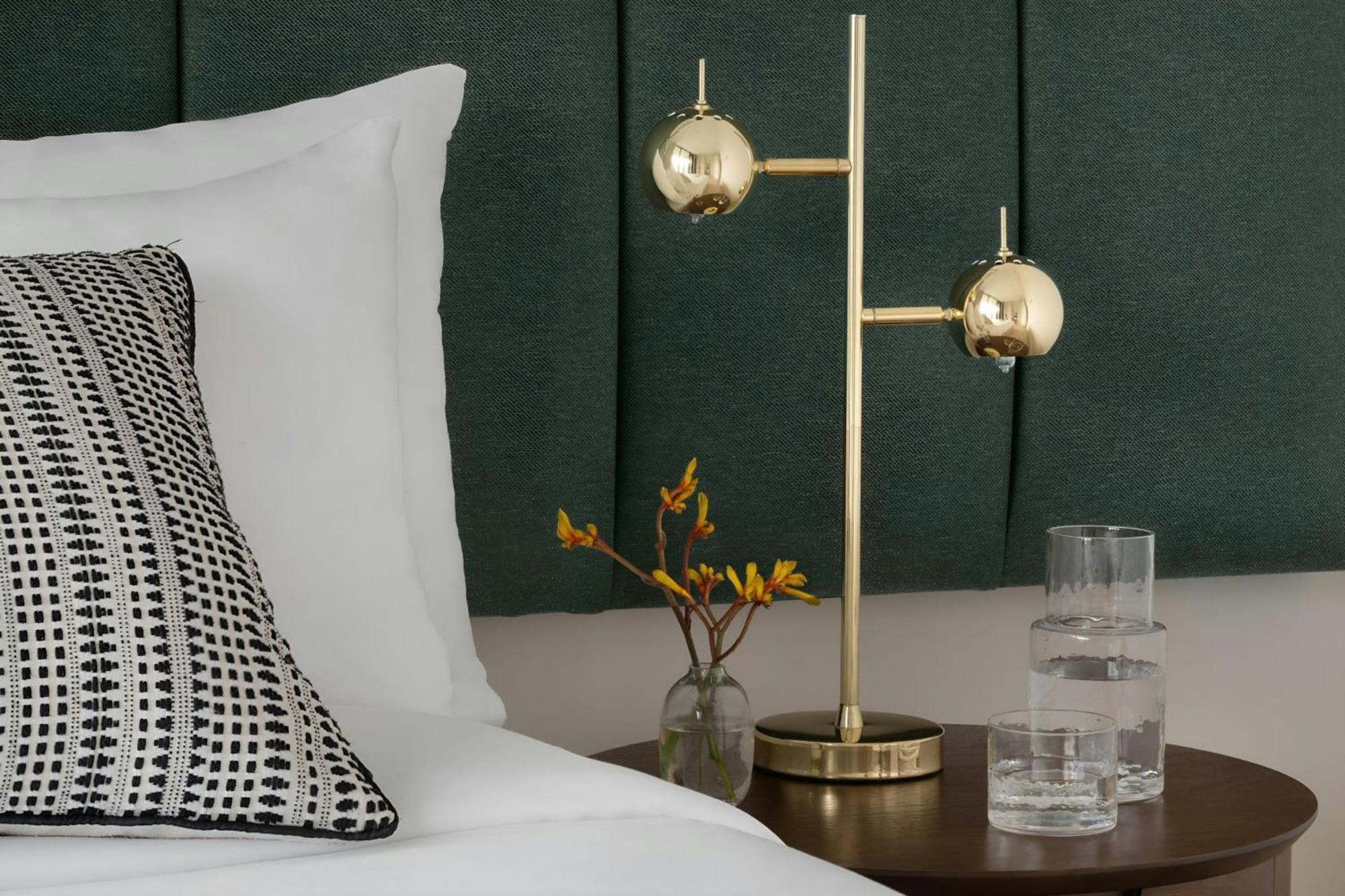 Sonder By Marriott Bonvoy Britain Quay Grand Canal Square Aparthotel