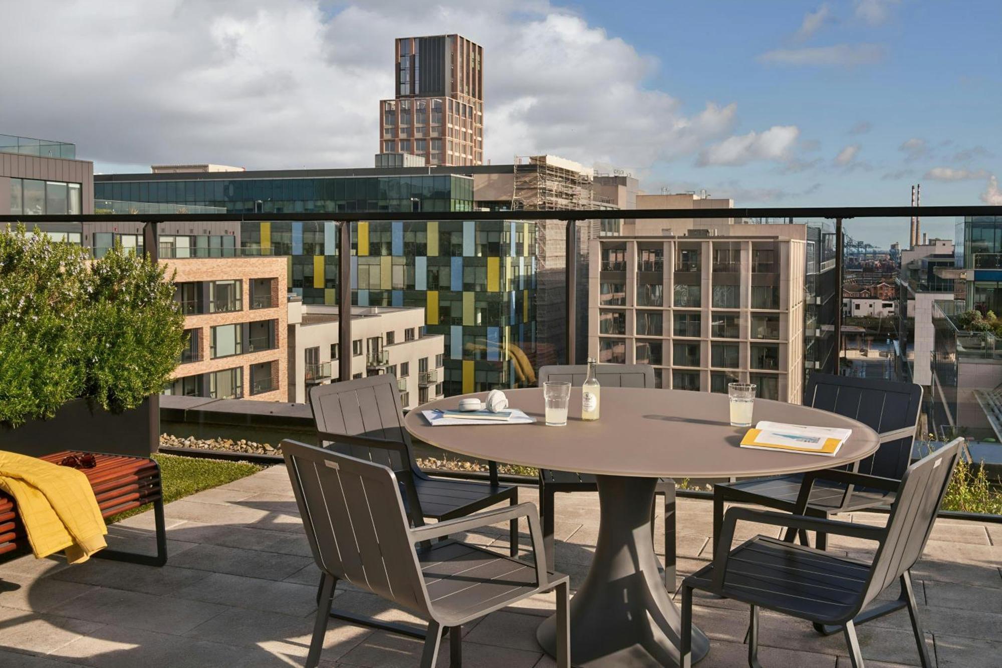 Sonder By Marriott Bonvoy Britain Quay Grand Canal Square Dublin